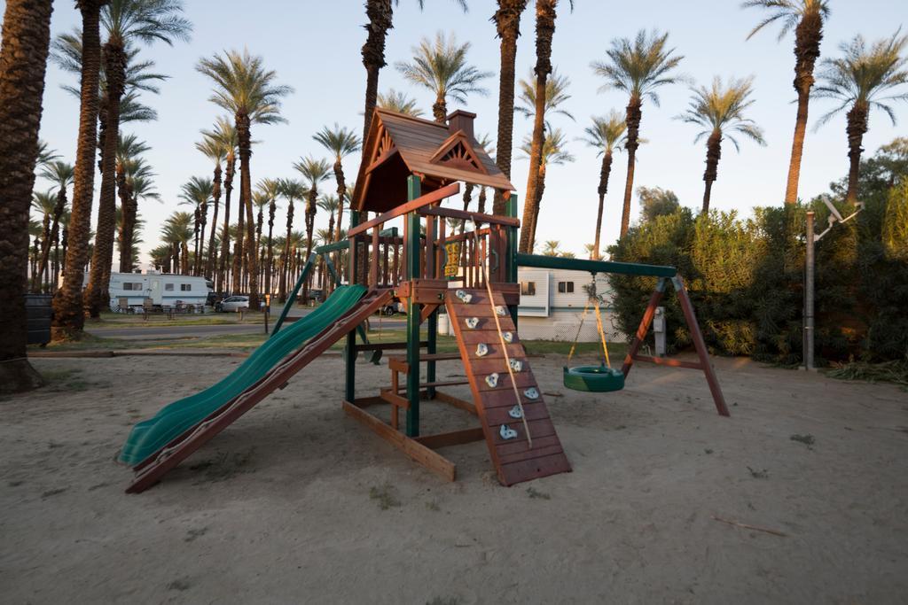 Palm Springs Camping Resort Cabin 3 Palm Desert Extérieur photo